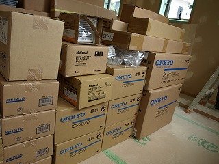 備品搬入-2